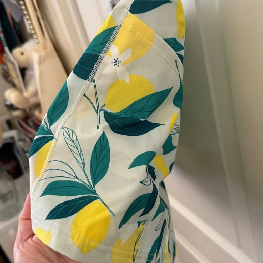 Oiselle Track Fan shorts - 8 - lemon print - Picture 4 of 5